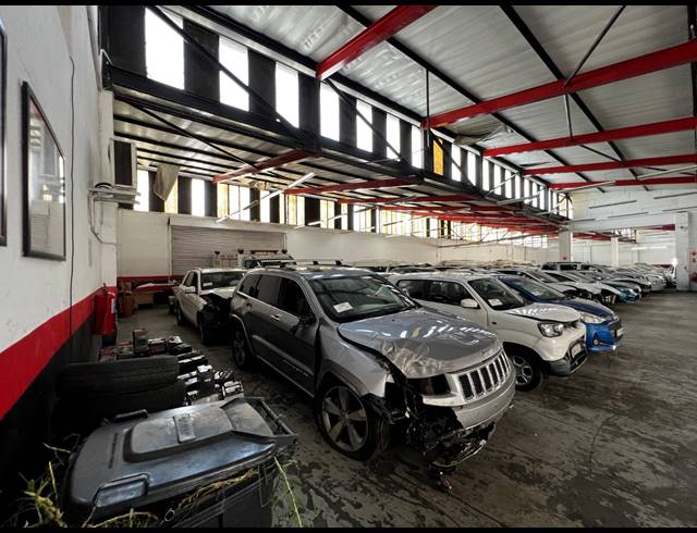 3,845M² WAREHOUSE FOR SALE IN PAROW EAST